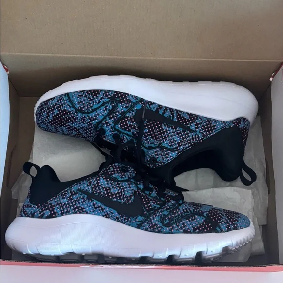 NEW Nike Women’s Kaishi 2.0 Print Sneakers - Size 8 (L) and Size 9 (R) - Picture 2 of 14